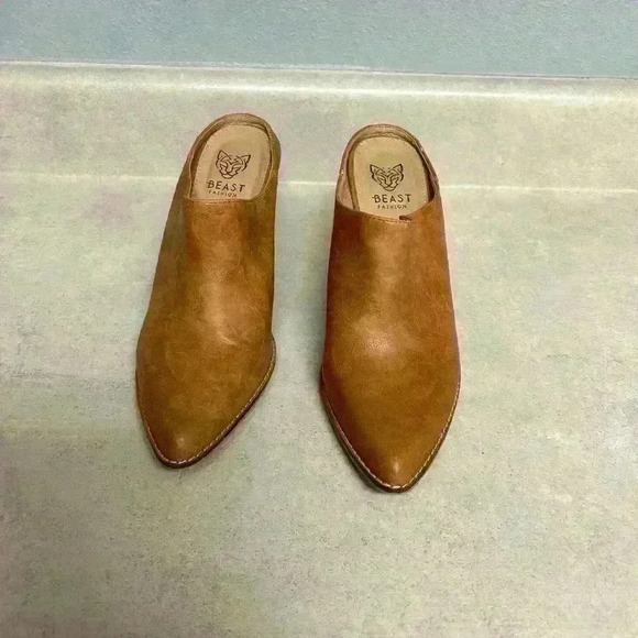 Beast Fashion Tan Heeled Clogs size 8.5 - Picture 1 of 2